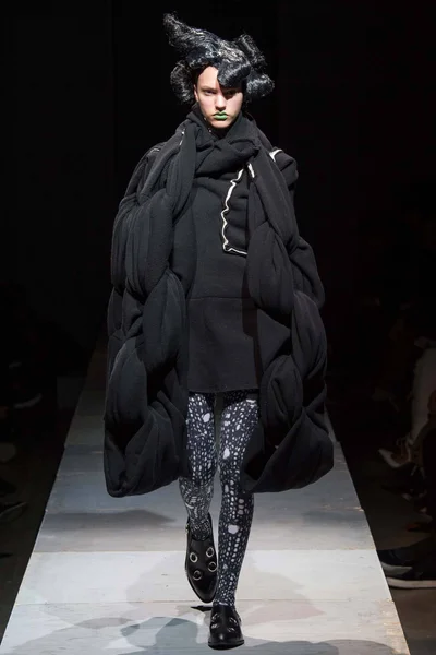 Look 15
